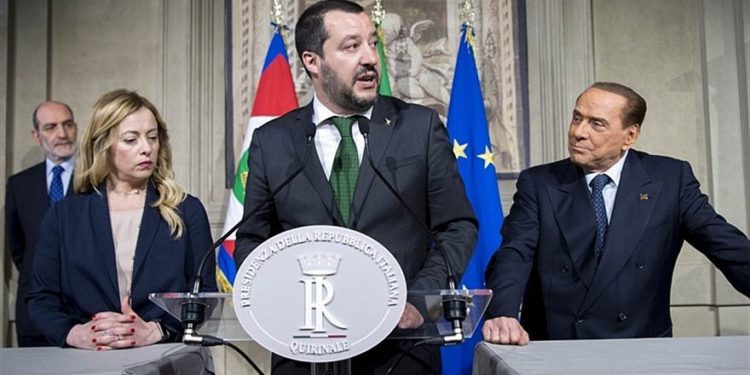 Desde la izquierda, los políticos italianos Giorgia Meloni, Matteo Salvini y Silvio Berlusconi, el 12 de abril de 2018. Crédito: Presidenza della Repubblica / Wikimedia Commons.