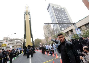 Irán, acusado de probar misiles con capacidad nuclear, insiste en que el programa es defensivo