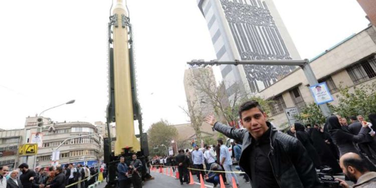 Irán, acusado de probar misiles con capacidad nuclear, insiste en que el programa es defensivo