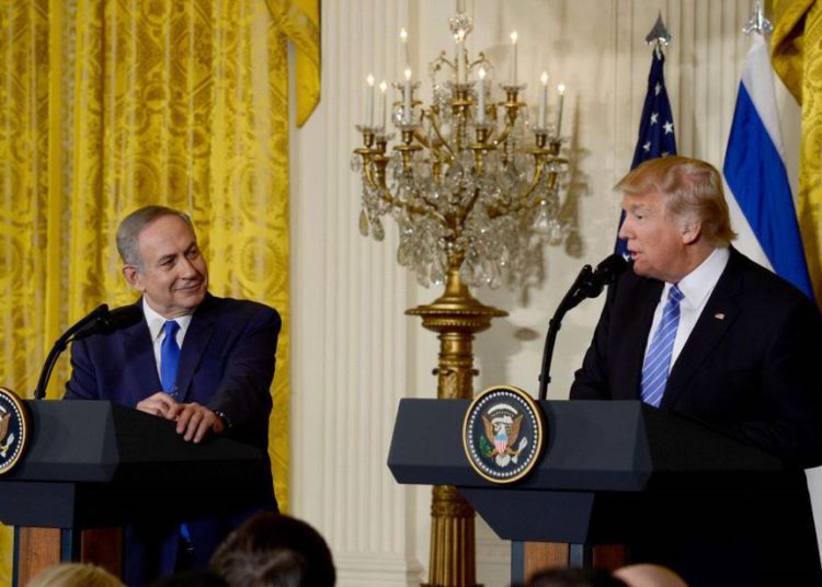 El primer ministro Netanyahu y el presidente Trump. (Crédito de la foto: AVI OHAYON - GPO)