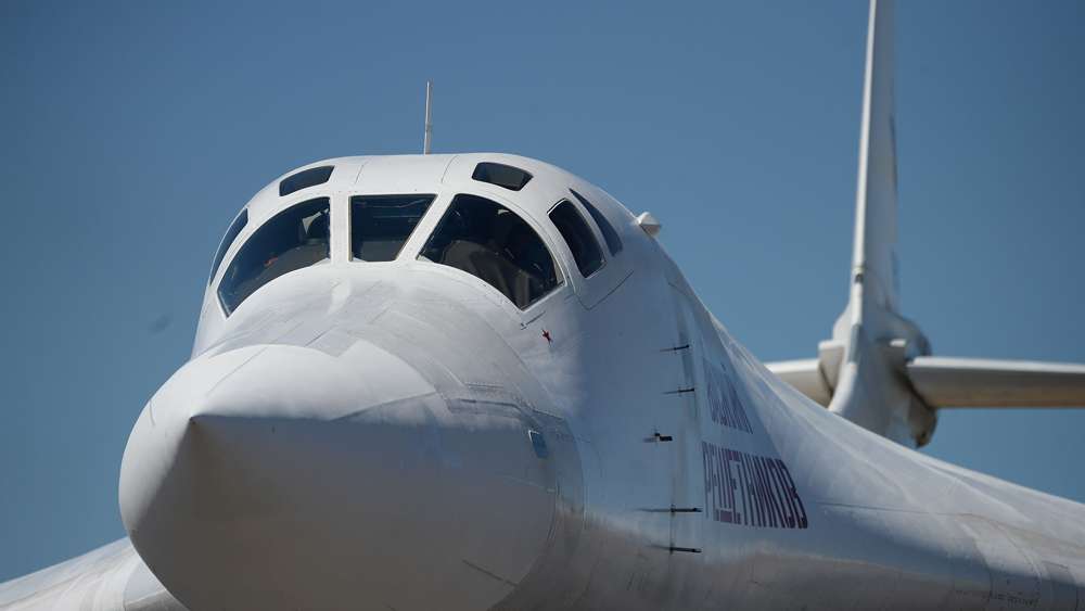 El Tu-160 es capaz de llevar bombas nucleares (AFP)