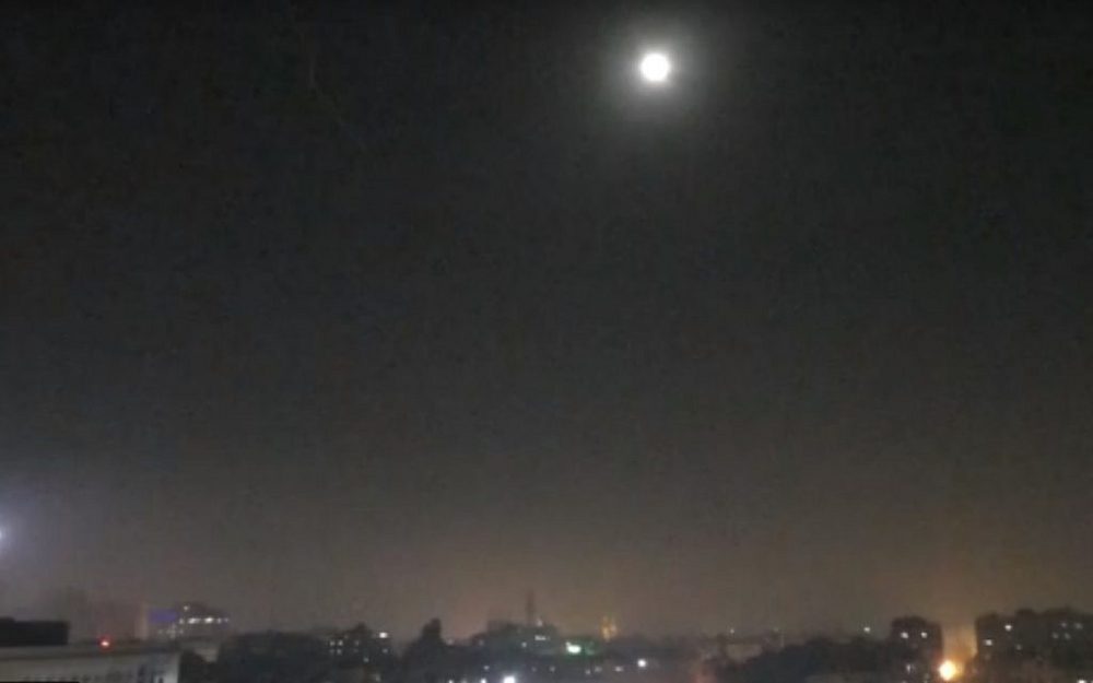 Una captura de pantalla del video que pretende mostrar un misil tierra-aire sirio disparado cerca de Damasco el 25 de diciembre de 2018. (Captura de pantalla: YouTube)