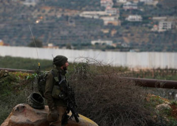 Gantz ordena a las FDI responder contra Líbano si Hezbolá ataca a Israel
