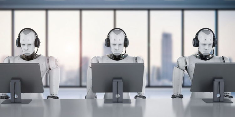Robots que trabajan con auriculares y monitores (PhonlamaiPhoto, iStock by Getty Images