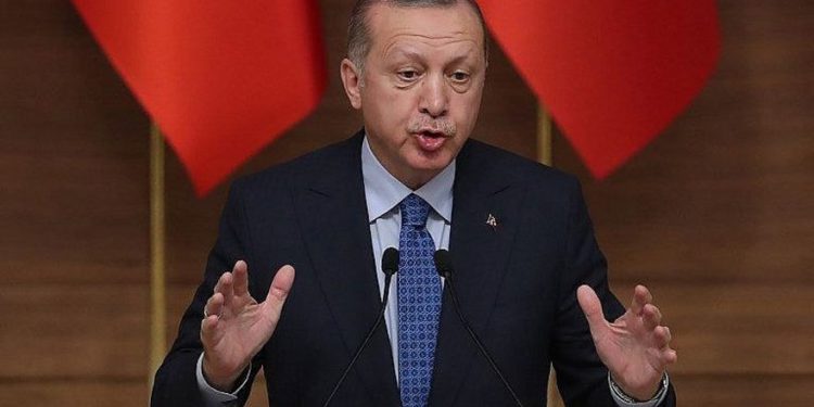 El presidente turco, Recep Tayyip Erdogan, pronuncia un discurso durante la ceremonia de los Grandes Premios Presidenciales de Cultura y Artes en el Complejo Presidencial en Ankara, Turquía, el 19 de diciembre de 2018. (Adem Altan / AFP)