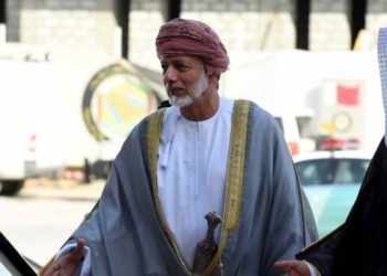 El ministro de Relaciones Exteriores de Omán, Yusuf bin Alawi, llega para asistir a la 136ª reunión ordinaria del Consejo de Cooperación del Golfo (CCG), el 15 de septiembre de 2015, en la capital de Arabia Saudita, Riad. (Foto de AFP / Fayez Nureldine / Archivo)