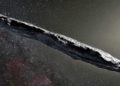 Una representación artística de Oumuamua. "Esperó en su lugar, como una boya en el océano, hasta que la 'nave' del sistema solar se topó con ella". ESO / M. Kornmesser