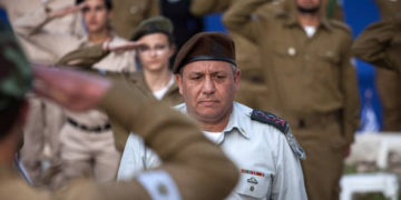 FOTO DE ARCHIVO: el jefe de las FDI Gadi Eisenkot en una ceremonia conmemorativa. Emil salman