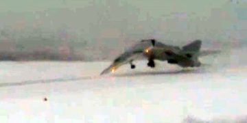 Accidente en Rusia: caza Tu-22M3 se estrella al aterrizar y deja tres soldados muertos