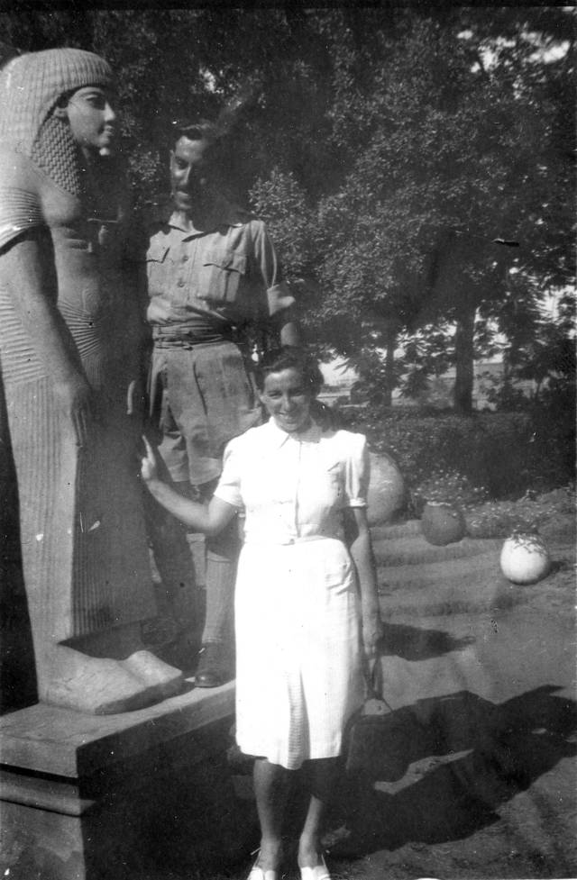 Haviva Reik y Rafael Reiss en Egipto, 1944. Foto: Rafael Reiss, la Colección Bitmuna. Colección Bitmuna
