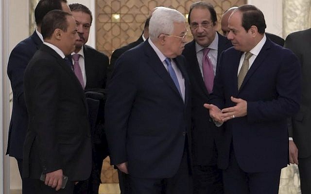 El presidente de la Autoridad Palestina Mahmoud Abbas y el presidente egipcio Abdel Fattah al-Sissi en El Cairo el 5 de enero de 2019. (Crédito: Wafa)