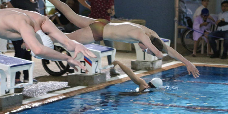 Nadadores en los campeonatos de natación de Paralímpicos de Israel de 2018 celebrados en la piscina de Alyn en Haifa (Karen Isaacson, página de Facebook del Comité Paralímpico de Israel)