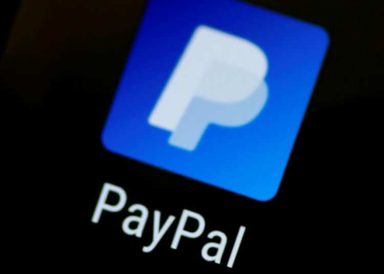 El logotipo de la aplicación de PayPal se ve en un teléfono móvil en esta foto de ilustración. (Crédito de la foto: REUTERS)