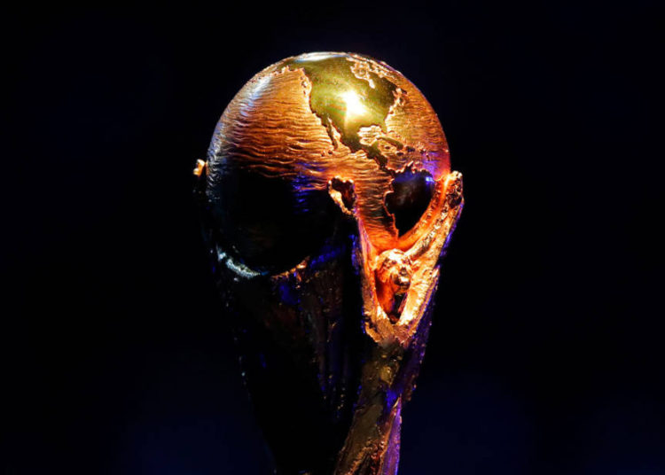 Vista general del trofeo de la Copa Mundial de la FIFA durante el sorteo de la Copa Mundial 2018. (Crédito de la foto: REUTERS / MAXIM SHEMETOV)