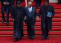 El presidente de Chad, Idriss Deby Itno, el presidente de Mali, Ibrahim Boubacar Keita, y el presidente de Senegal, Macky Sall, se van después de un almuerzo en el Palacio del Elíseo en París como parte de la ceremonia de conmemoración del Día del Armisticio, 100 años después del final de la Primera Guerra Mundial, Francia, noviembre 11, 2018. (crédito de foto: REUTERS / PHILIPPE WOJAZER)