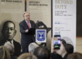 Antonio Guterres pronuncia un discurso en la inauguración de la exposición 'Más allá del deber: diplomáticos justos entre las naciones'. (ONU / Manuel Elías)