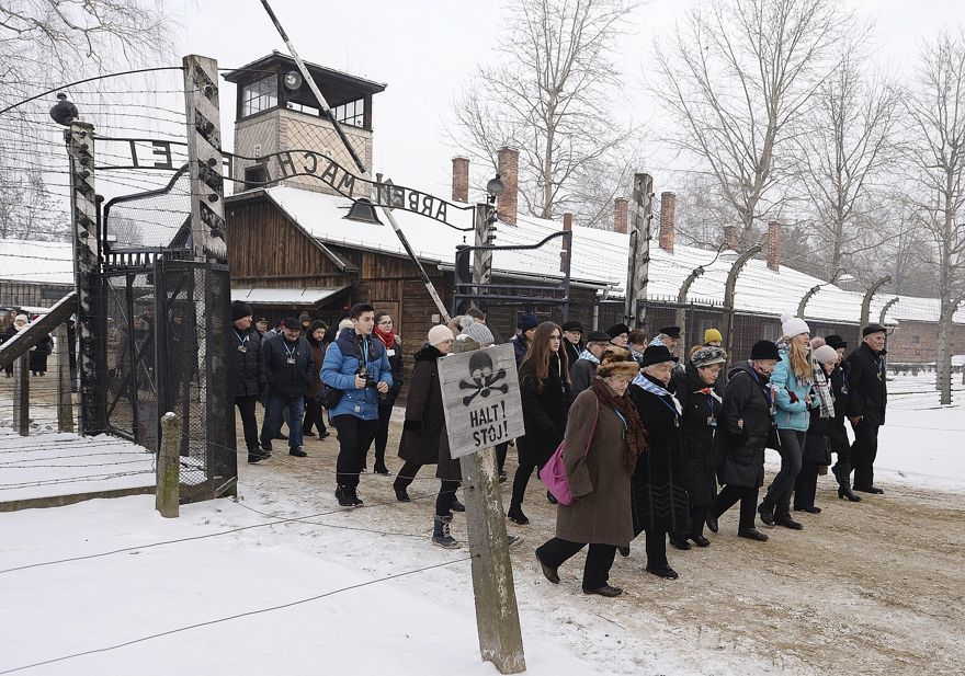 Nacionalistas De Extrema Derecha Protestan Contra Ceremonia En Auschwitz Por El Día Del Holocausto