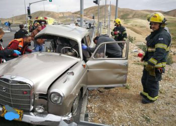 El viaje mundial de una blogger colombiana en un Mercedes clásico termina con un accidente en Judea