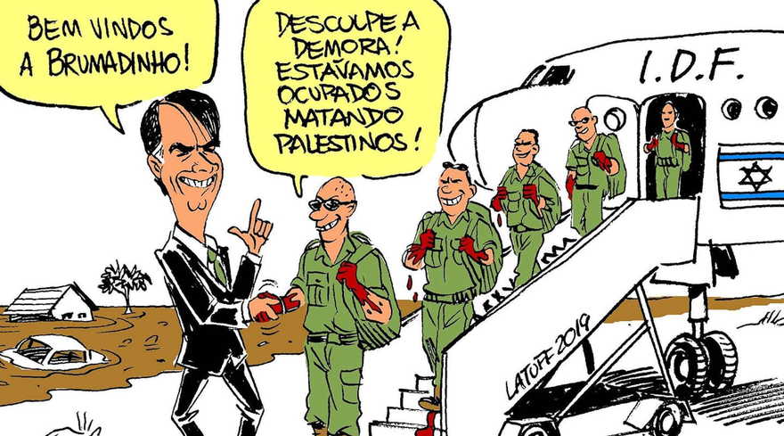 El caricaturista Carlos Latuff, un crítico frecuente de Israel y el sionismo, lanzó un dibujo en el que el presidente Bolsonaro da la bienvenida a una unidad militar israelí cuyas manos están manchadas de sangre. (Carlos Latuff via JTA)