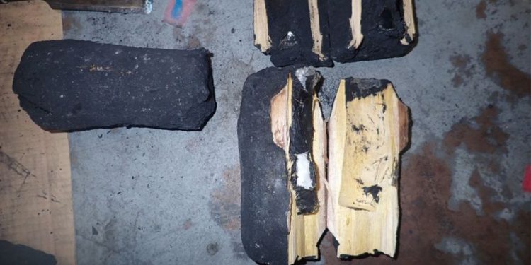 Se sospecha que se descubrió cocaína en ladrillos de carbón vegetal destinados a Israel. (Agencia de Servicios Fronterizos de Canadá)