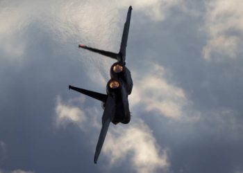 Pilotos F-15 a 30 mil pies: “Estamos aterrizando sin cúpula ¿me copia?”