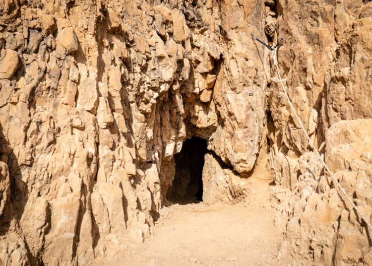En los acantilados de Qumran, una expedición desentierra nuevos Rollos del Mar Muerto