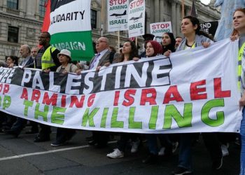 Los manifestantes de solidaridad palestina marchan hacia el parlamento británico el 5 de junio de 2018. Crédito: Alisdare Hickson a través de Flickr.