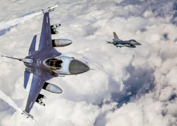 Cómo el F-22 y el F-35 hacen del F-16 un auténtico caza de ataque