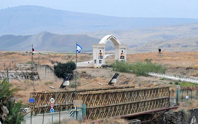 El cruce fronterizo cerca de Naharayim, donde siete niñas israelíes fueron asesinadas en 1997 por un soldado jordano mientras visitaba una central eléctrica cercana (crédito de foto: Shay Levy / Flash90)