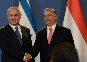 El primer ministro israelí, Benjamin Netanyahu (izquierda) y su primer ministro húngaro, Viktor Orbán, celebran una conferencia de prensa conjunta en el edificio del Parlamento en Budapest el 18 de julio de 2017. Crédito: Haim Zach / GPO.