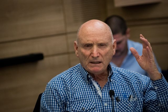 El Defensor del Pueblo Militar israelí, mayor general Yitzhak Brik, habla durante una reunión del Comité de Contraloría del Estado en el Knesset, el 12 de diciembre de 2018. Crédito: Yonatan Sindel / Flash90.