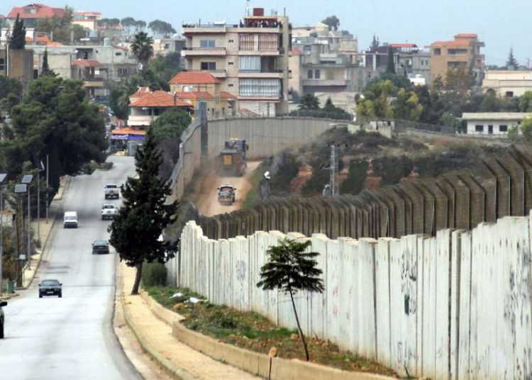 El hombre cruza la frontera de Israel al Líbano - informes