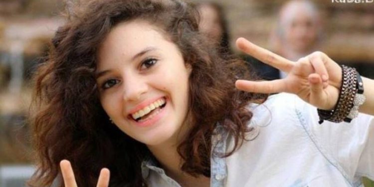 Mujer israelí de 21 años encontrada muerta cerca de un centro comercial en Australia