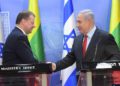 El primer ministro Benjamin Netanyahu (derecha) se reúne con el primer ministro lituano, Saulius Skvernelis, en Jerusalem, el 29 de enero de 2019 (Amos Ben-Gershom / GPO)