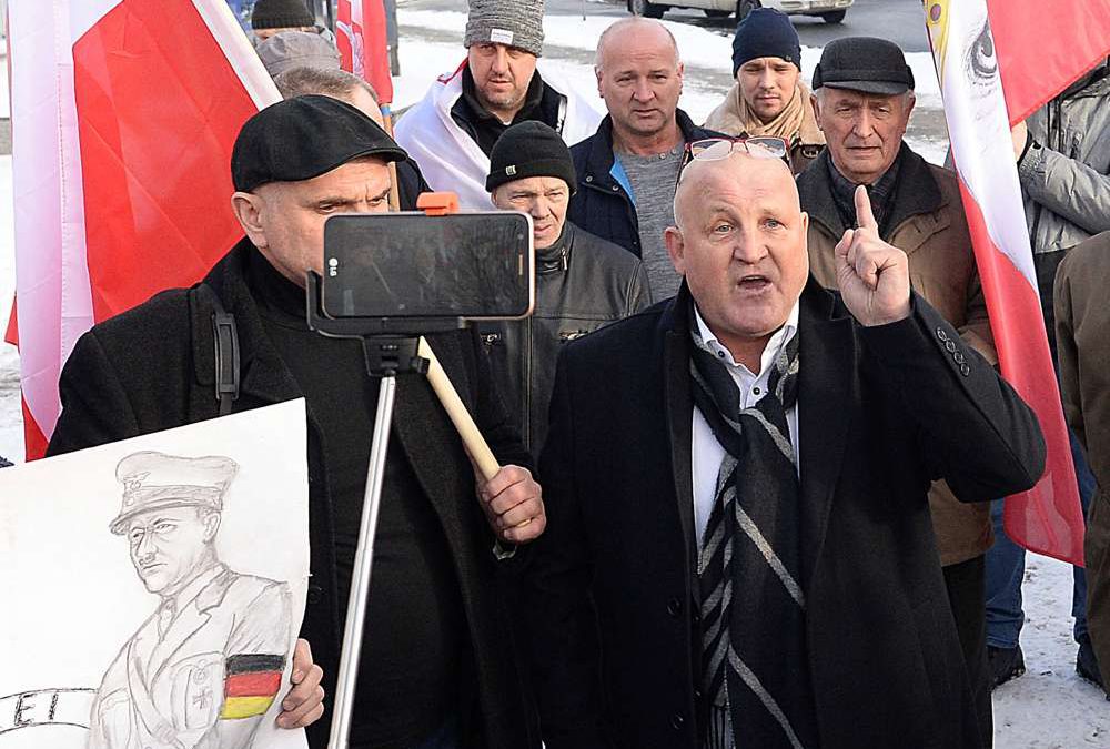 Nacionalistas polacos marchan en Auschwitz para protestar contra el Día Internacional de Conmemoración del Holocausto “no inclusivo”