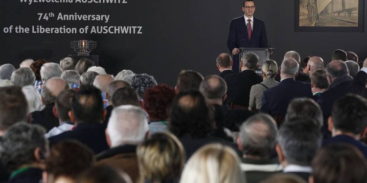 Primer Ministro de Polonia: Alemania de Hitler responsable del Holocausto, no los nazis