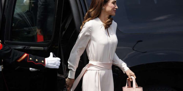 La reina de Jordania rechaza los cálculos sobre su gasto en vestuario