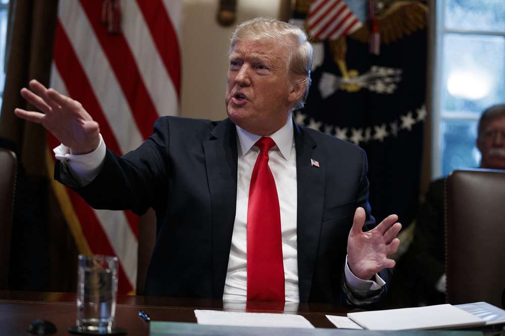 El presidente de los Estados Unidos, Donald Trump, habla durante una reunión de gabinete en la Casa Blanca, el 2 de enero de 2019, en Washington. (Evan Vucci / AP)