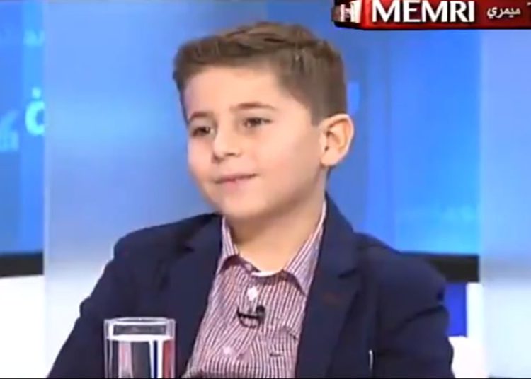 El jugador de ajedrez libanés Mark Abou Deeb, de 8 años, fue entrevistado en la red OTV de Lebanon el 25 de diciembre de 2018. (Captura de pantalla: Twitter)