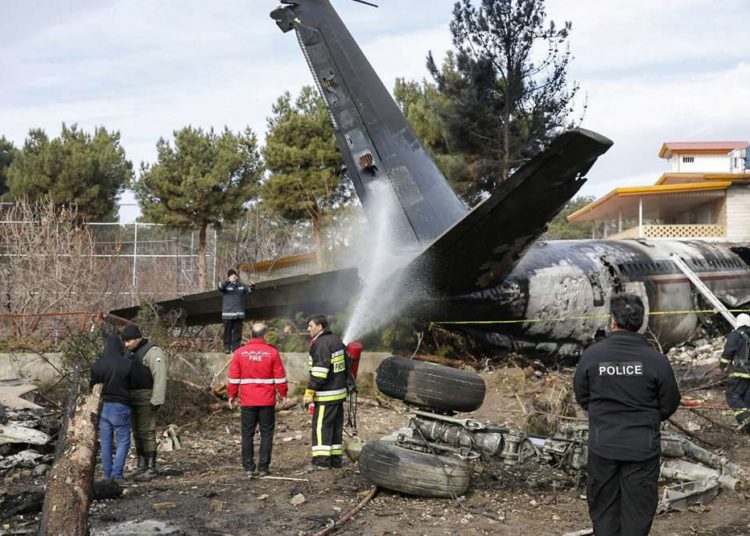Quince muertos en accidente de avión de carga militar en Irán