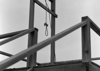 Justicia de Irán ahorca a hombre por cargos de ser gay