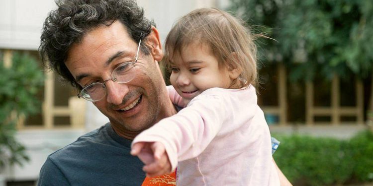 Para tratar la rara enfermedad genética de su hija, padres israelíes se apresuran a inventar una cura - Terapia génica en Israel