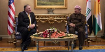 El secretario de Estado de los EE. UU., Mike Pompeo (L), se reúne con Masoud Barzani, líder del Partido Demócrata del Kurdistán, en Erbil, Irak, el 9 de enero de 2019. Foto: Andrew Caballero-Reynolds / Pool a través de Reuters.