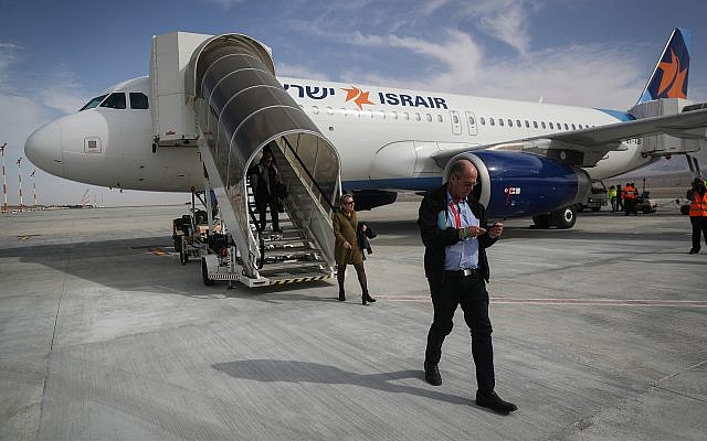 Un avión Israir aterriza en el nuevo Aeropuerto de Ramon, nombrado en memoria de Ilan y Asaf Ramon. 21 de enero de 2019. (Yonatan Sindel / Flash90)