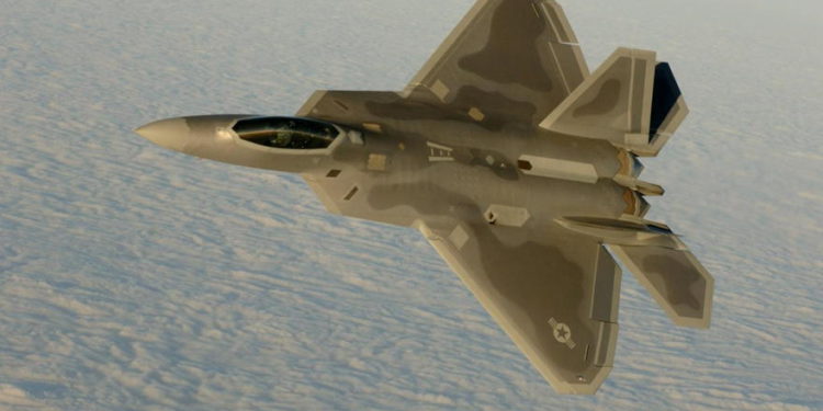 Por qué los cazas furtivos F-22 y F-35 revolucionarán los combates aéreos