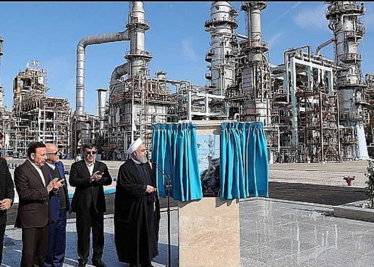 El presidente iraní Rouhani dedica la fase final de una nueva refinería de petróleo en la ciudad de Bandar Abbas. 18 de febrero de 2019. (Rouhani Official website photo)