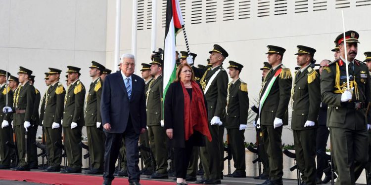 El presidente de la Autoridad Palestina, Mahmoud Abbas, y la presidente de Malta, Marie-Louise Coleiro Preca, en Ramallah, el 31 de enero de 2019. (Agencia de noticias Wafa)