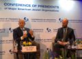 El ministro de Educación, Naftali Bennet, con el editor jefe de Jerusalem Post, Yaakov Katz, en la Conferencia de Presidentes de las principales organizaciones judías estadounidenses, el 18 de febrero de 2019 .. (Crédito de la foto: YANIR COZIN / MAARIV)