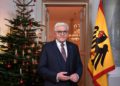El presidente alemán Frank-Walter Steinmeier posa después de la grabación del mensaje tradicional de Navidad en el palacio Bellevue en Berlín. (Crédito de la foto: REUTERS)