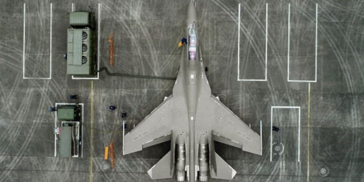 China afirma que nuevo trabajo de pintura acaba de convertir su J-16 en un caza “casi invisible”